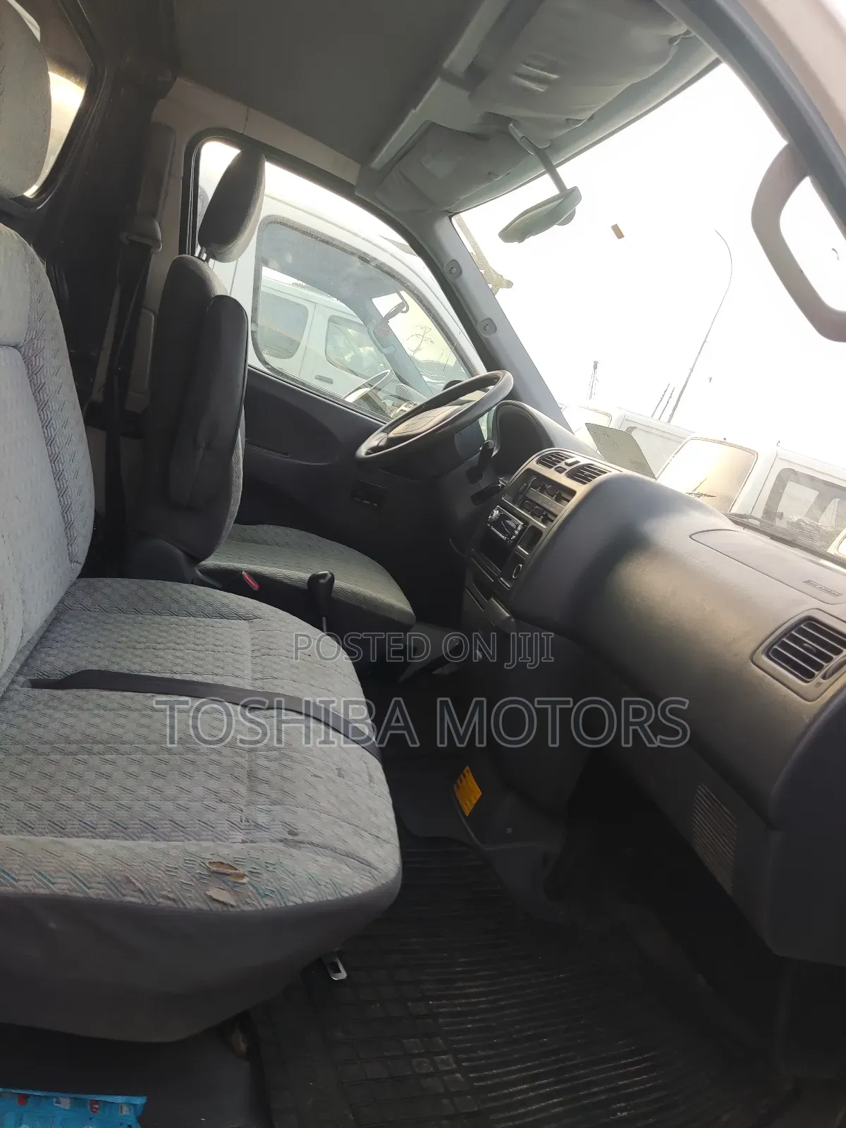 Toyota HiAce 2004 White