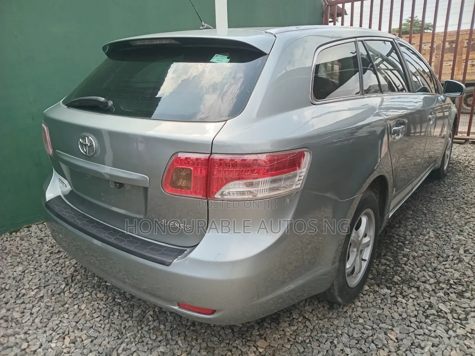 Toyota Avensis 2014 Silver