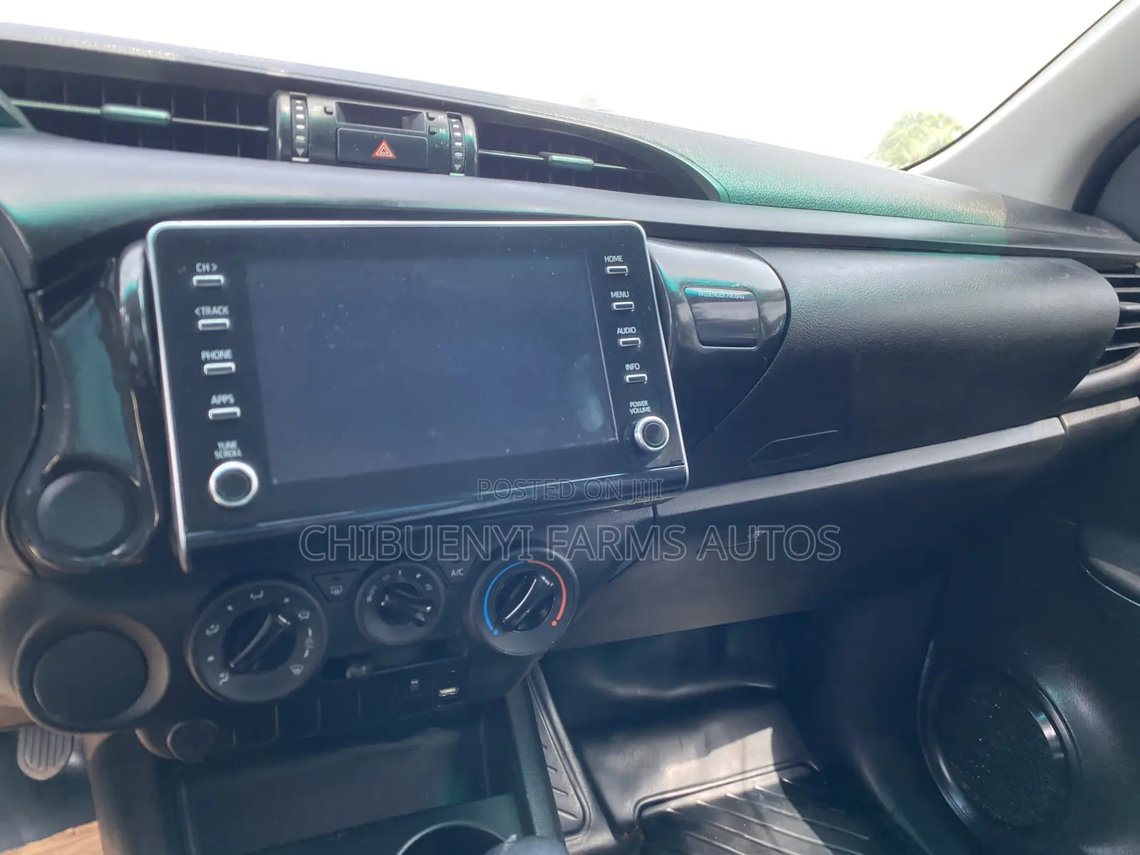 Toyota Hilux 2022 White