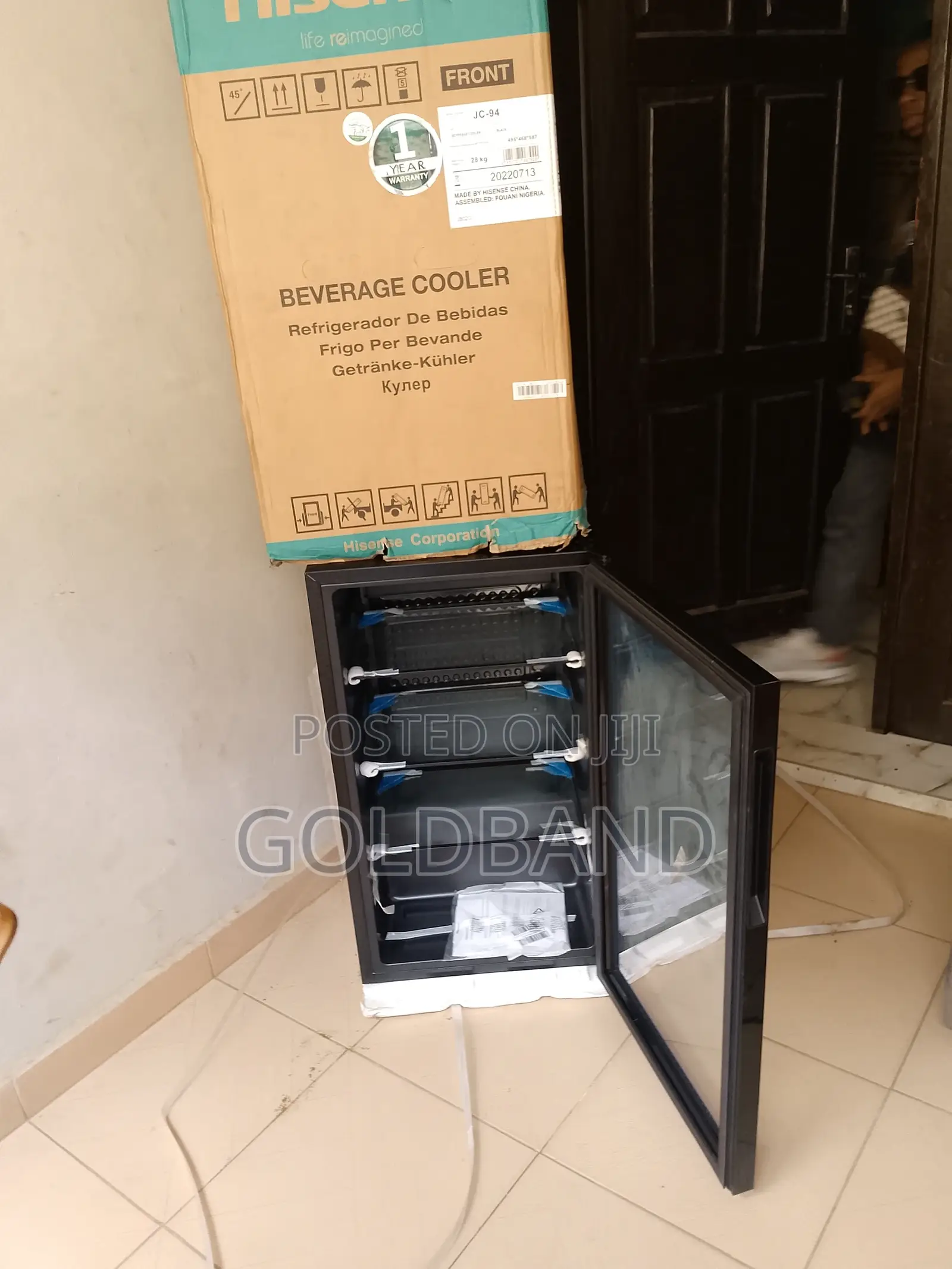 Hisense 91L Modern Glass Door Beverage Chiller Jc-94