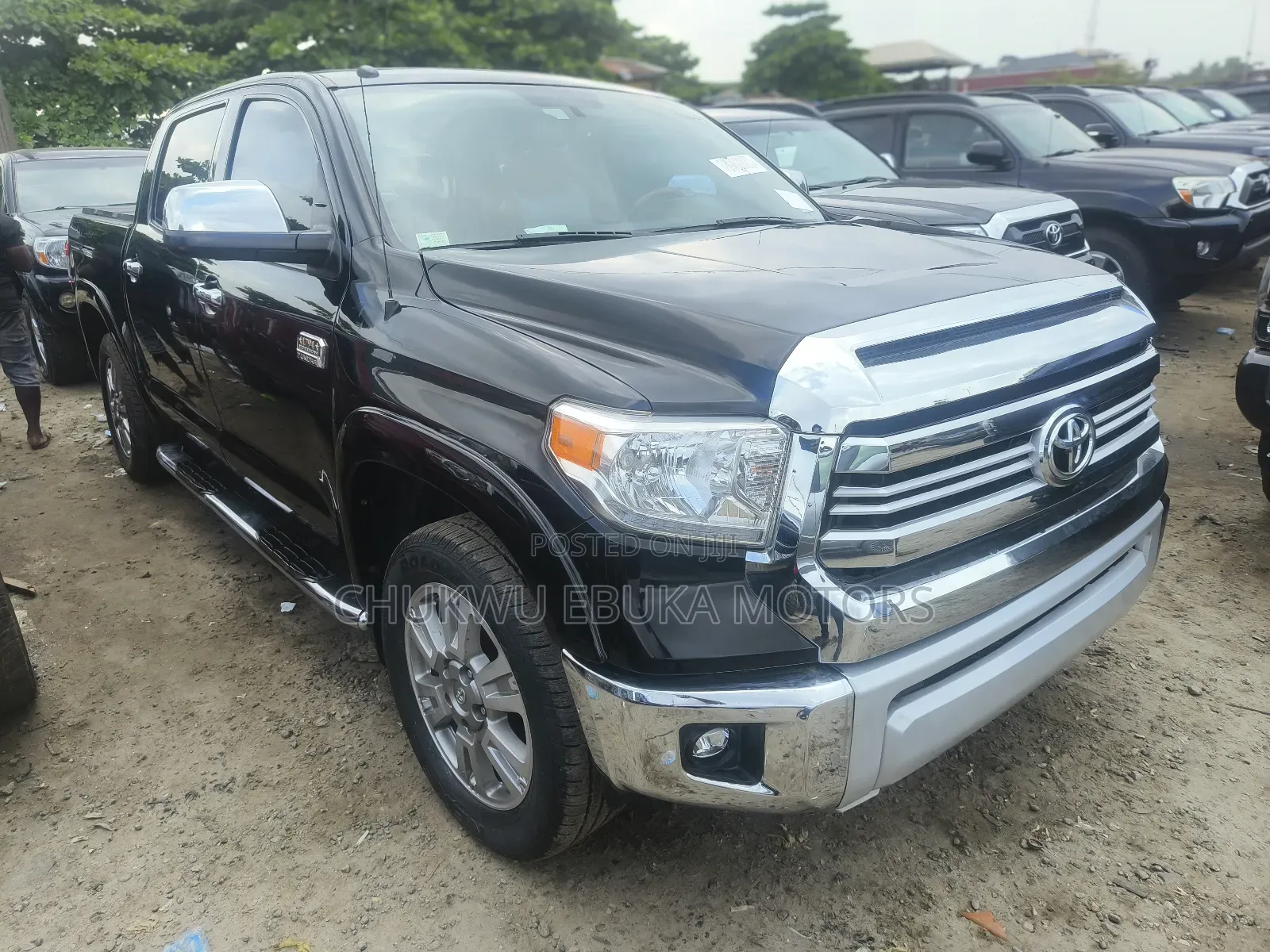 Toyota Tundra Platinum 5.7L V8 4x2 CrewMax 5.6 ft. box 145.7 in. WB