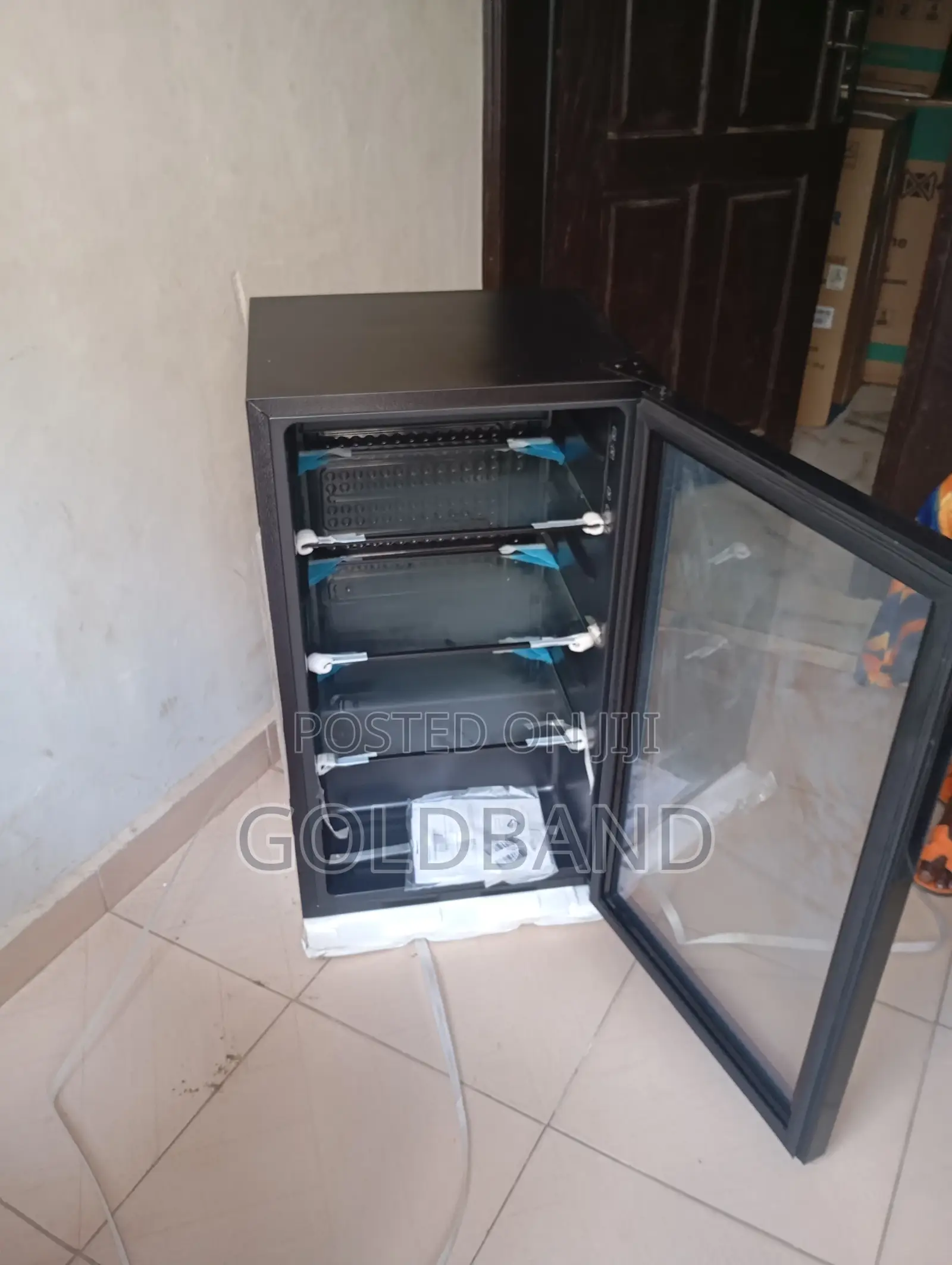 Hisense 91L Standard Glass Door Beverage Chiller Jc-94