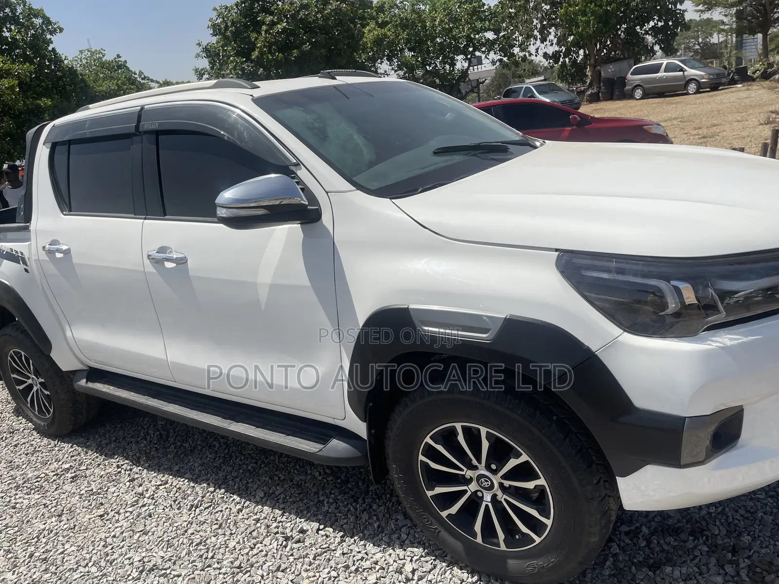 Toyota Hilux SR 4x4 2017 White