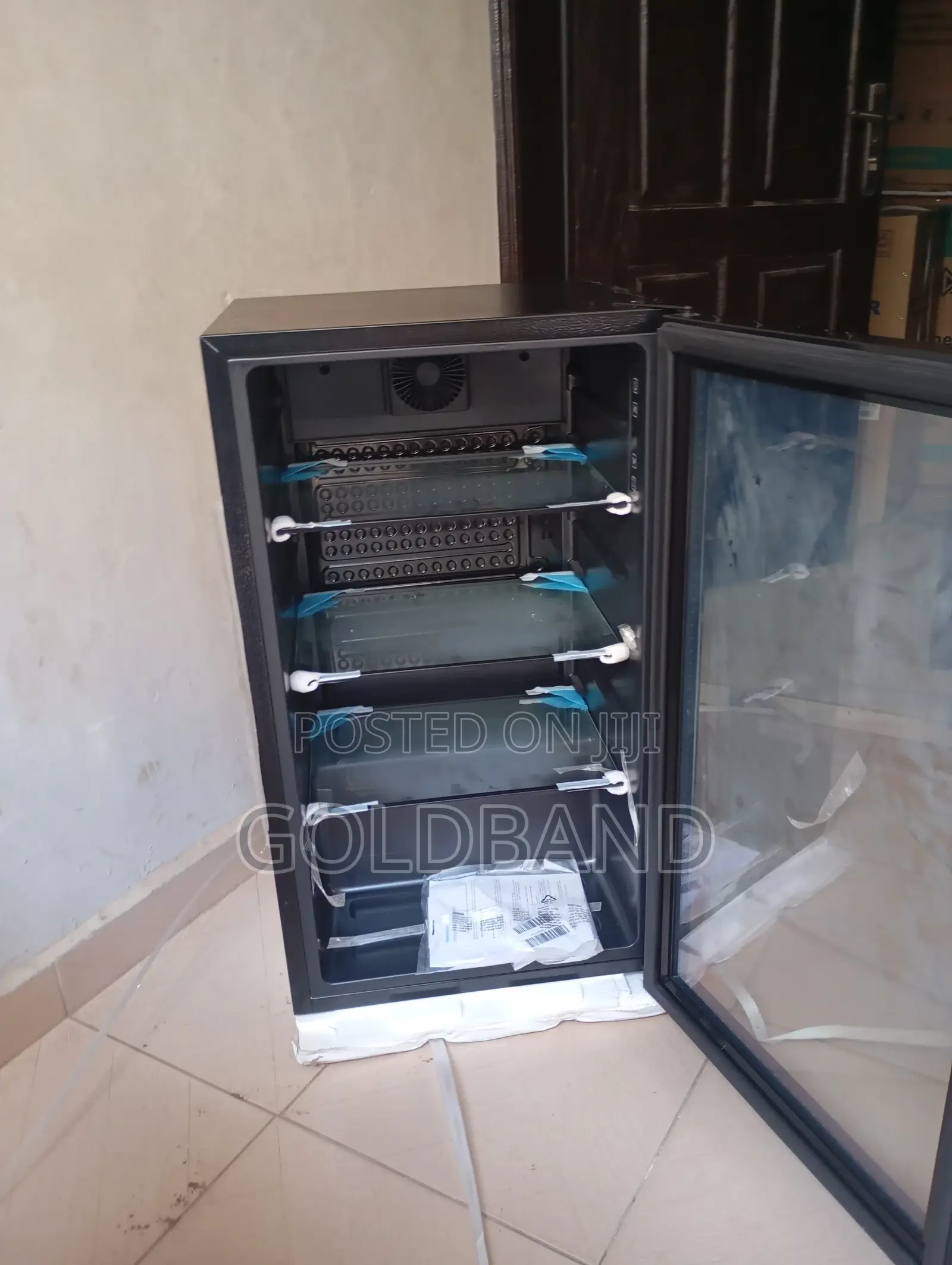 Hisense 91L Space-Saver Glass Door Beverage Chiller Jc-94