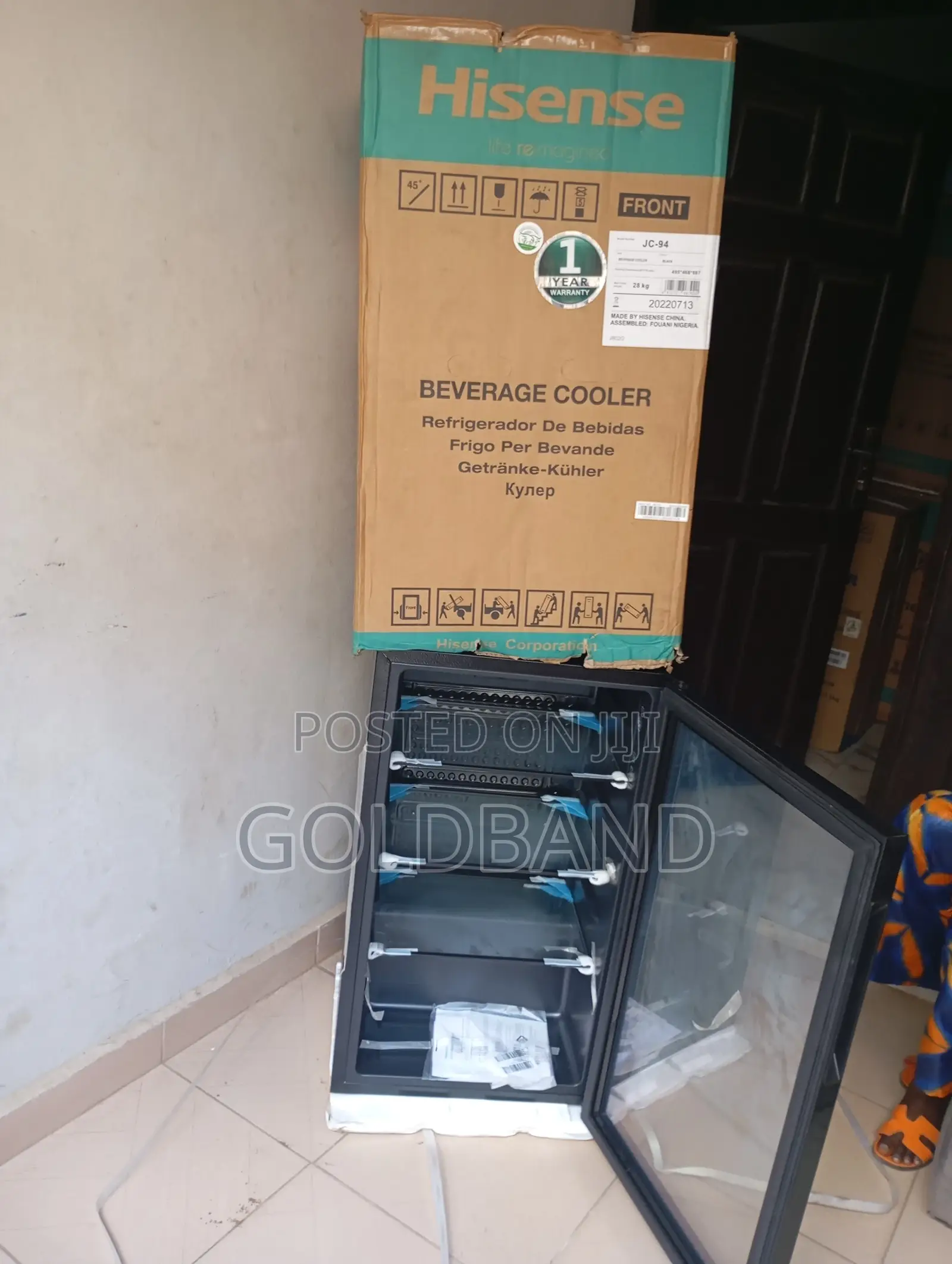 Hisense 91L Flexi-Shelf Glass Door Beverage Chiller Jc-94