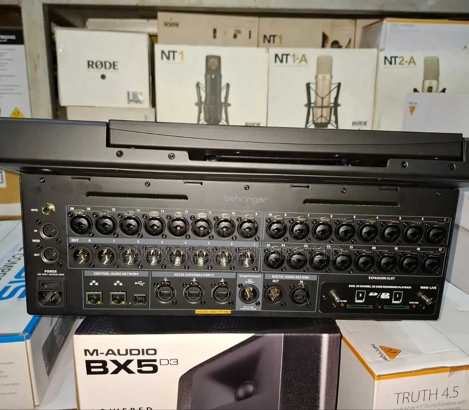 Behringer Wing Compact