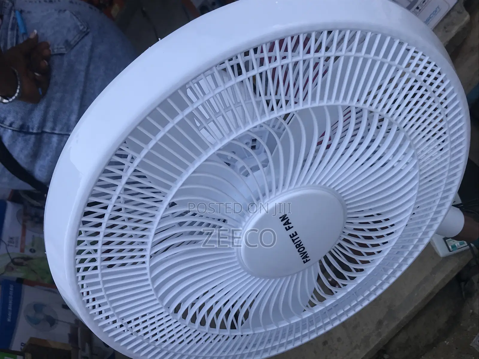 16” Rechargeable Fan With Solar Panel