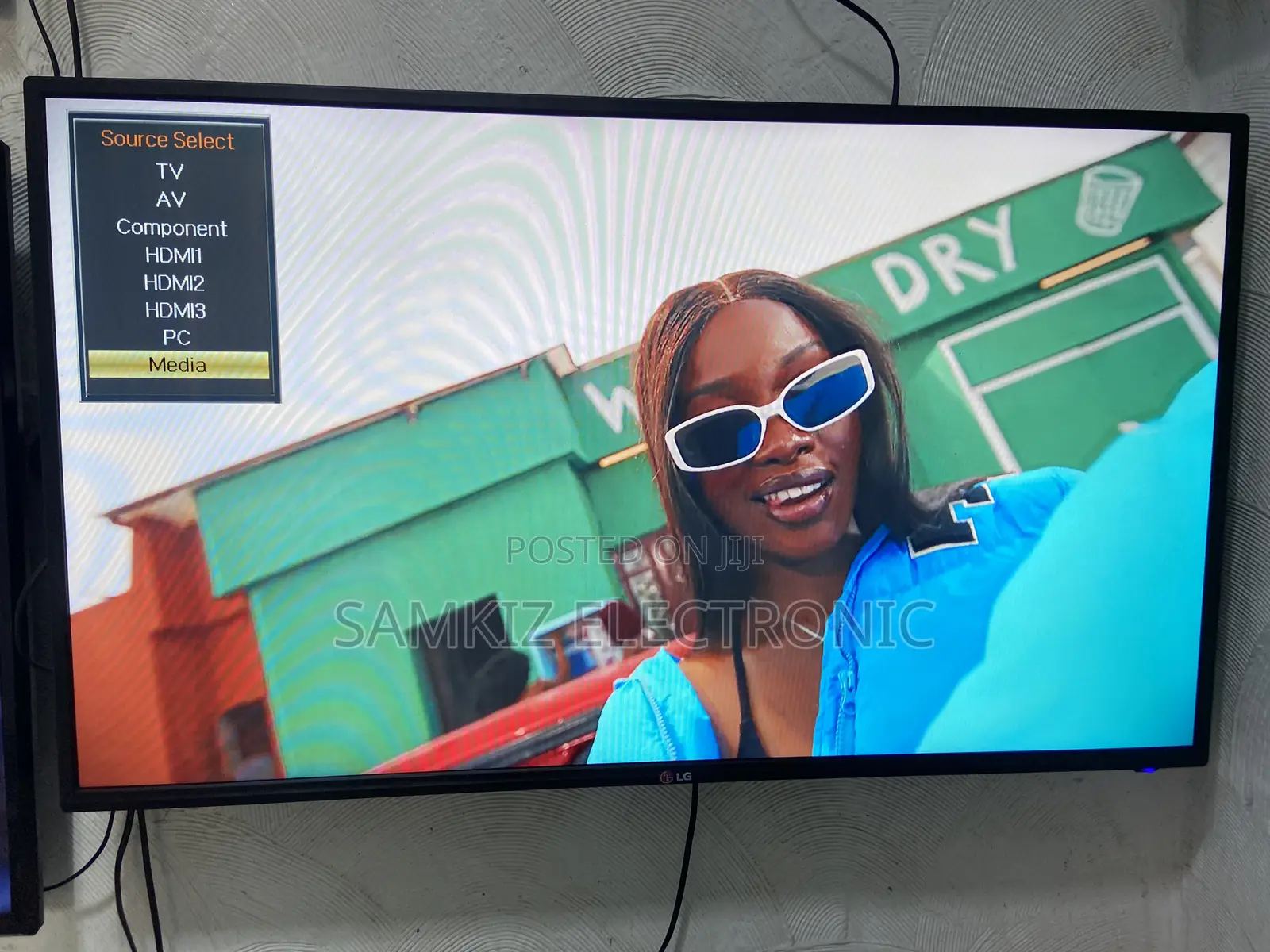 43 Inch Lg Led Non Smart Tv (Picture Quality 100%)