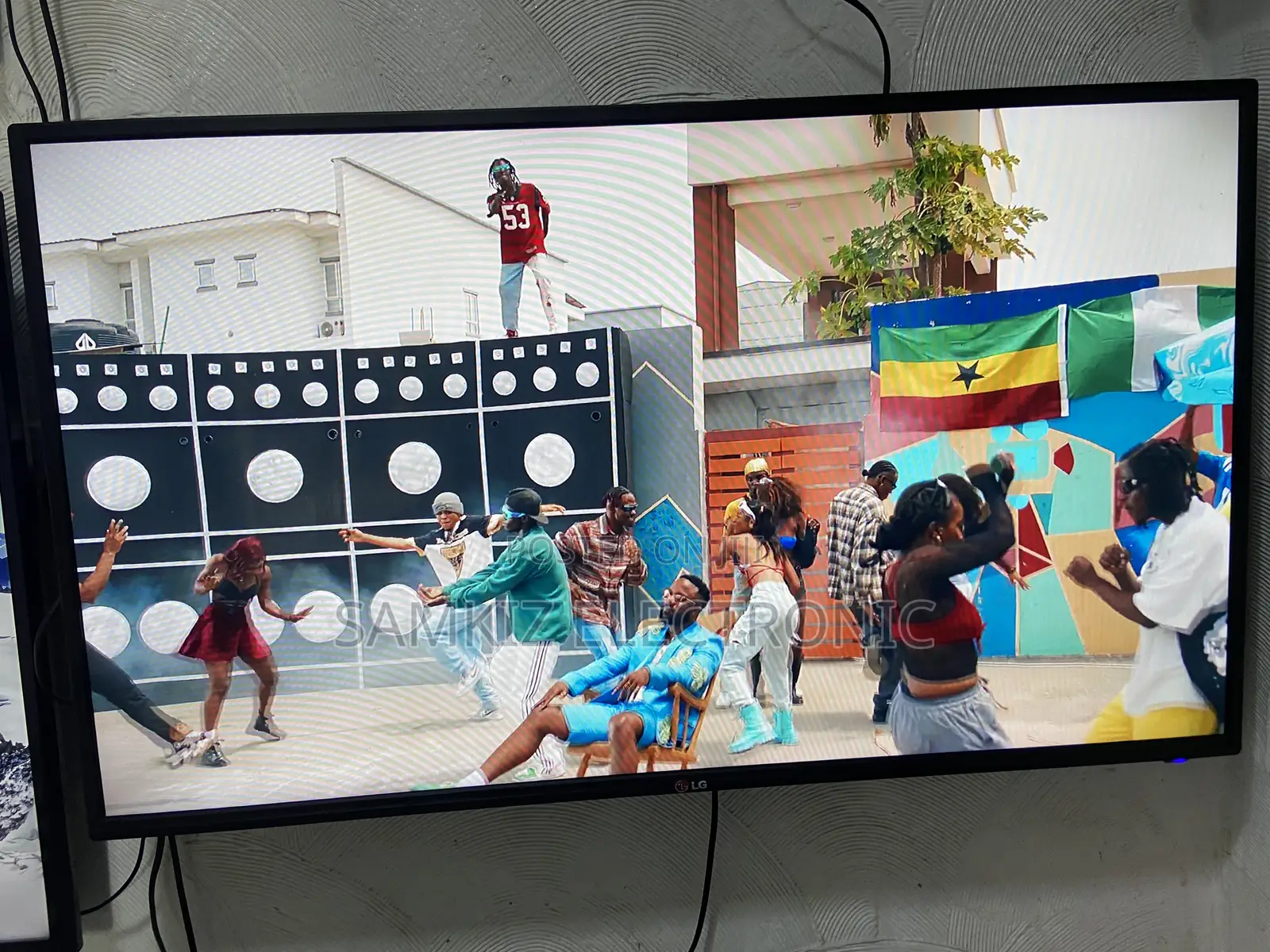 43 Inch Lg Led Non Smart Tv (Picture Quality 100%)