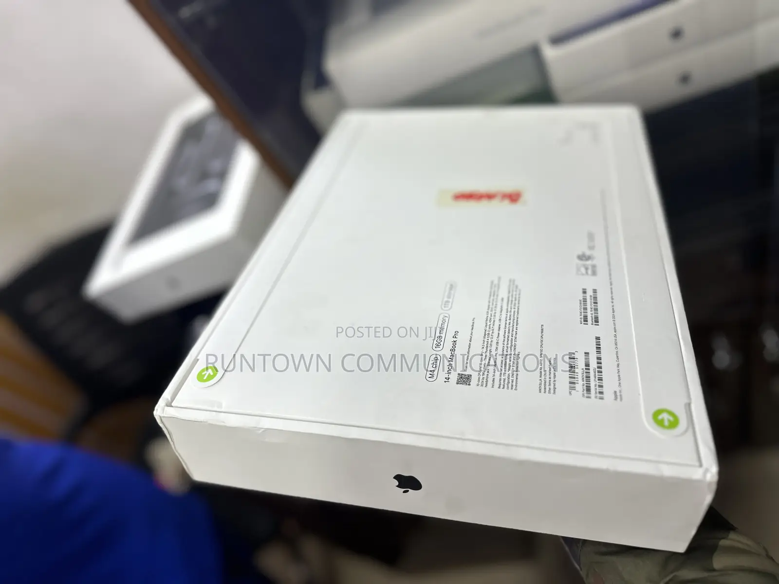 New Laptop Apple MacBook Pro 2024 M4 14-inch 16GB SSD 1T