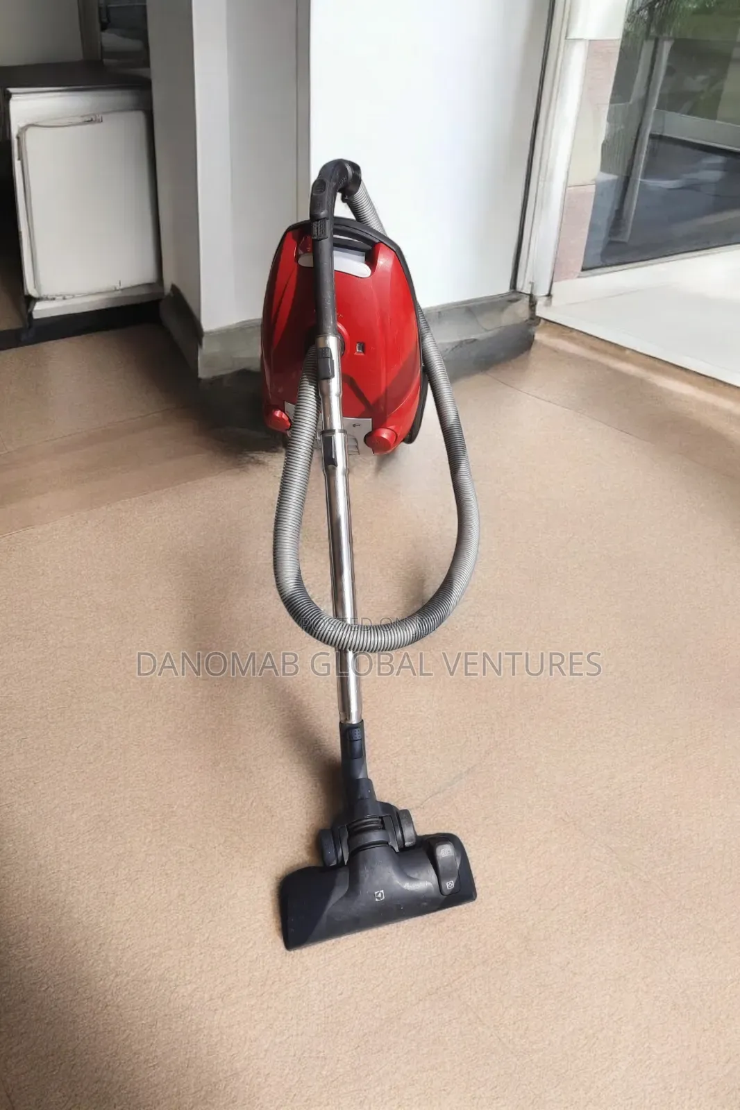 Standard Vacuum Cleaner For Both Cars And Home Use