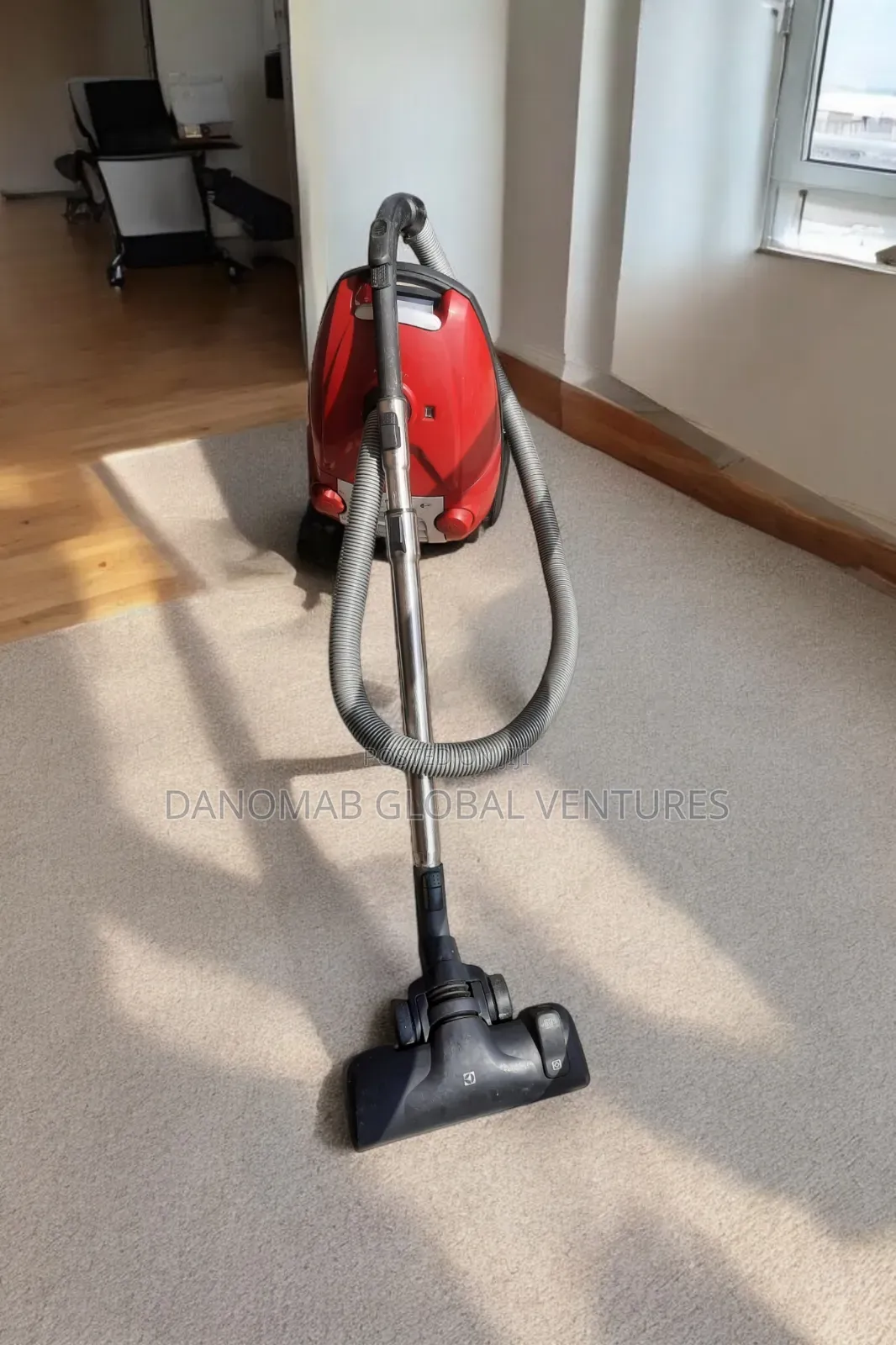 Standard Vacuum Cleaner For Both Cars And Home Use