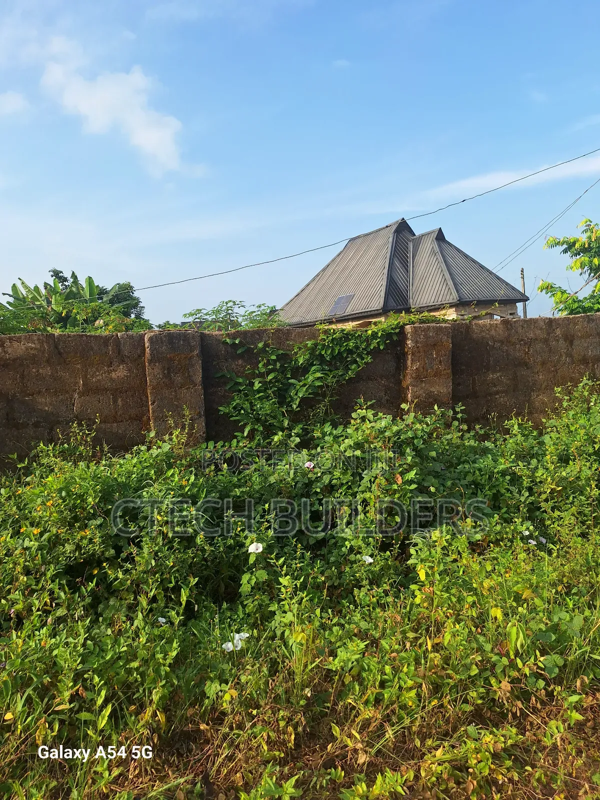 Distress 100ft X 100ft at Airport Road, Okhuoromi