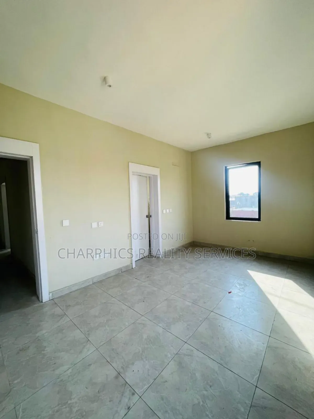 1bdrm Apartment in Surulere for sale