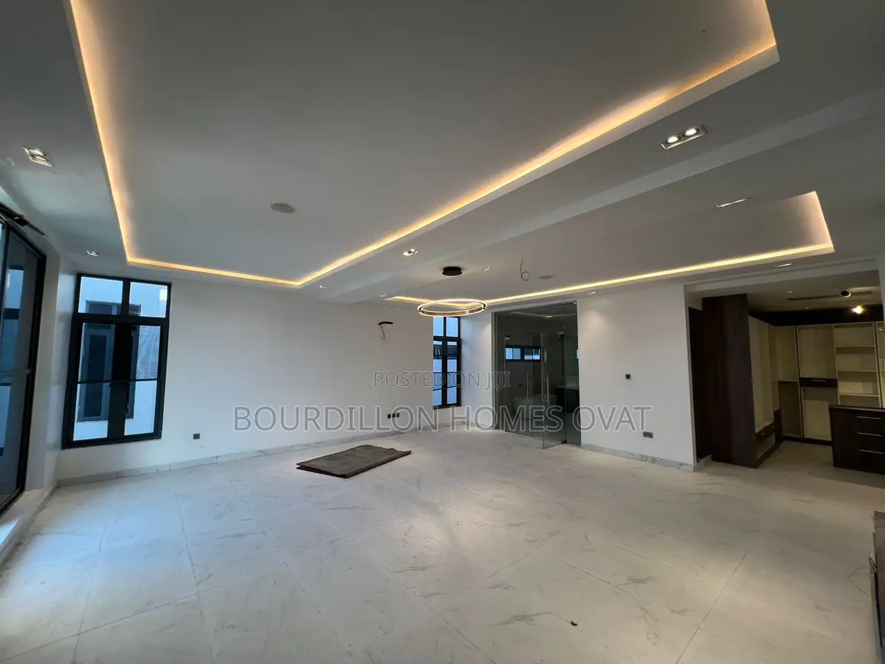 5bdrm Duplex in Jakande for sale