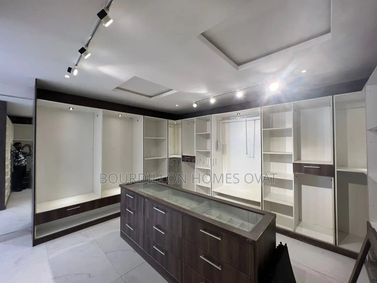 5bdrm Duplex in Jakande for sale