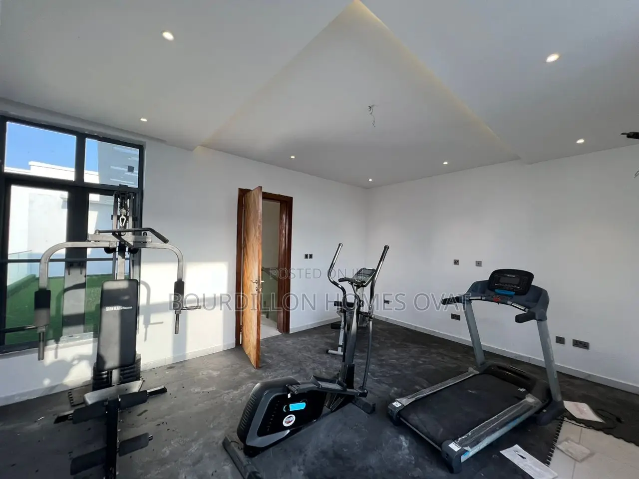 5bdrm Duplex in Jakande for sale