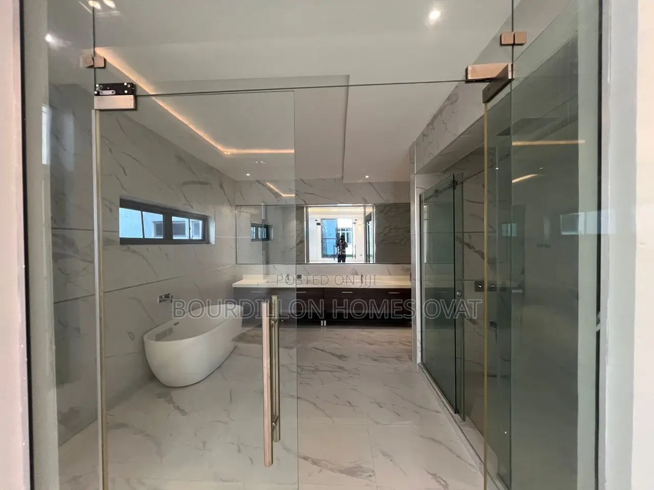 5bdrm Apartment in Jakande for sale
