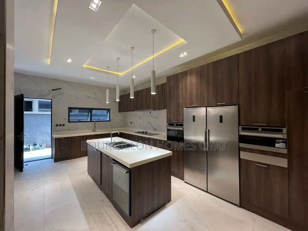 5bdrm Apartment in Jakande for sale