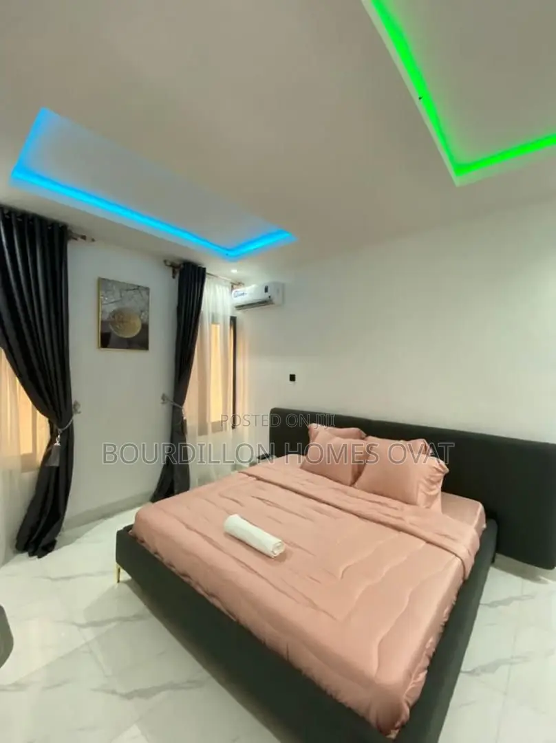 5bdrm Apartment in Jakande for sale