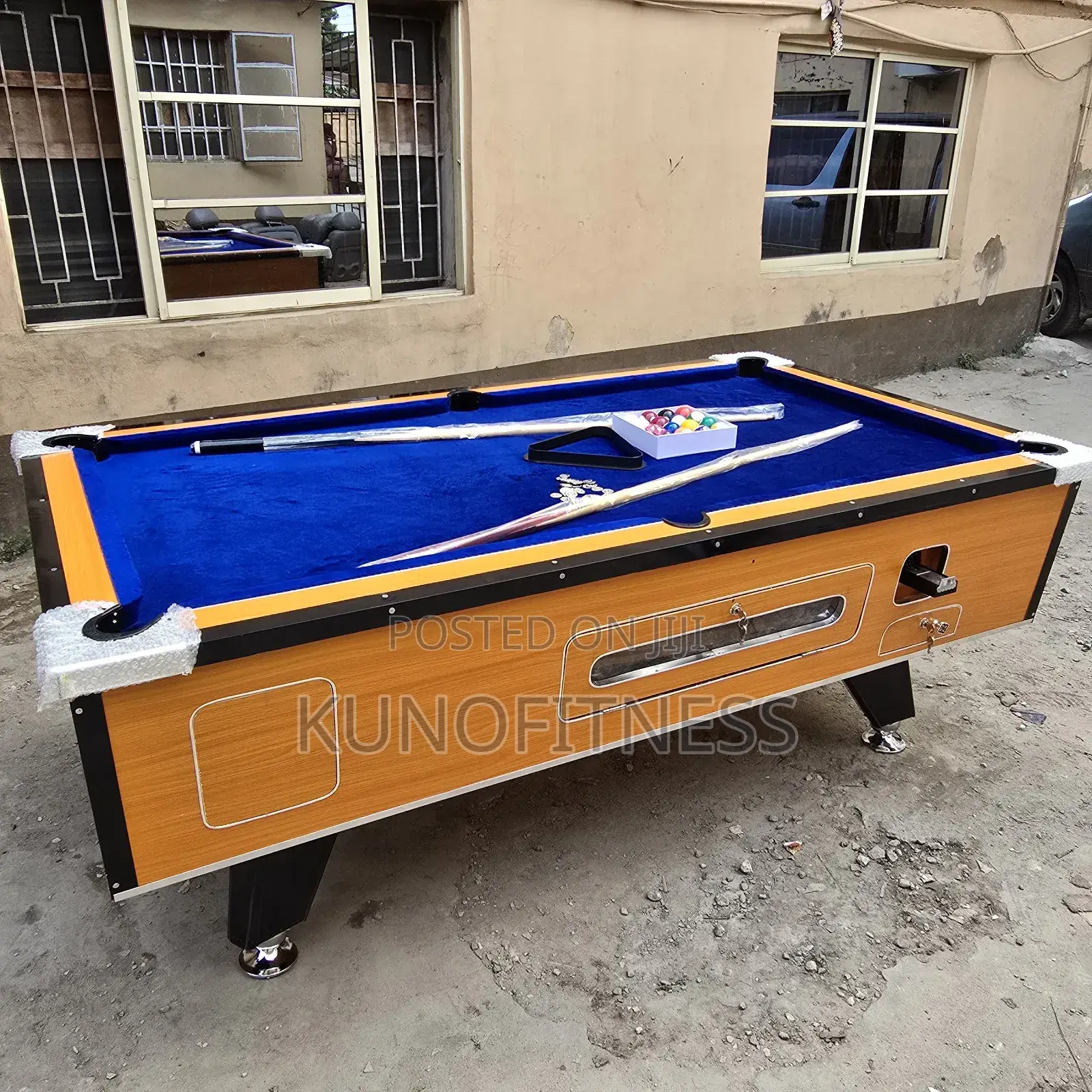 Quality HDF Snooker Table With Coin and Accessories
