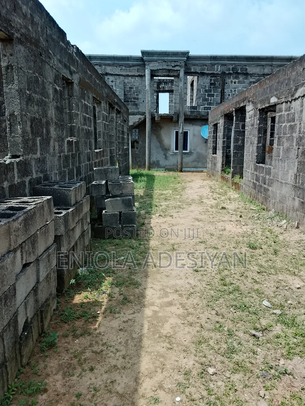 12bdrm Block of Flats in Ikorodu Bomoku Oku, Igbogbo for sale