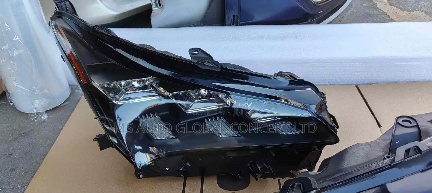 Lexus NX200 Headlights