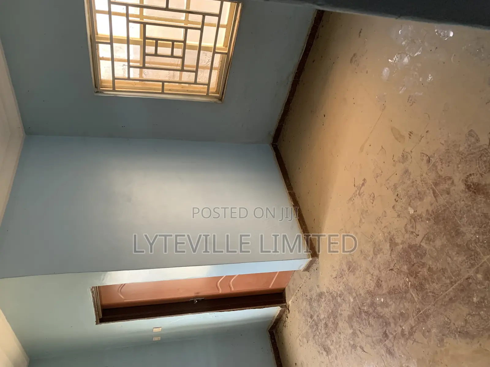 5bdrm Duplex in Idu Industrial for sale