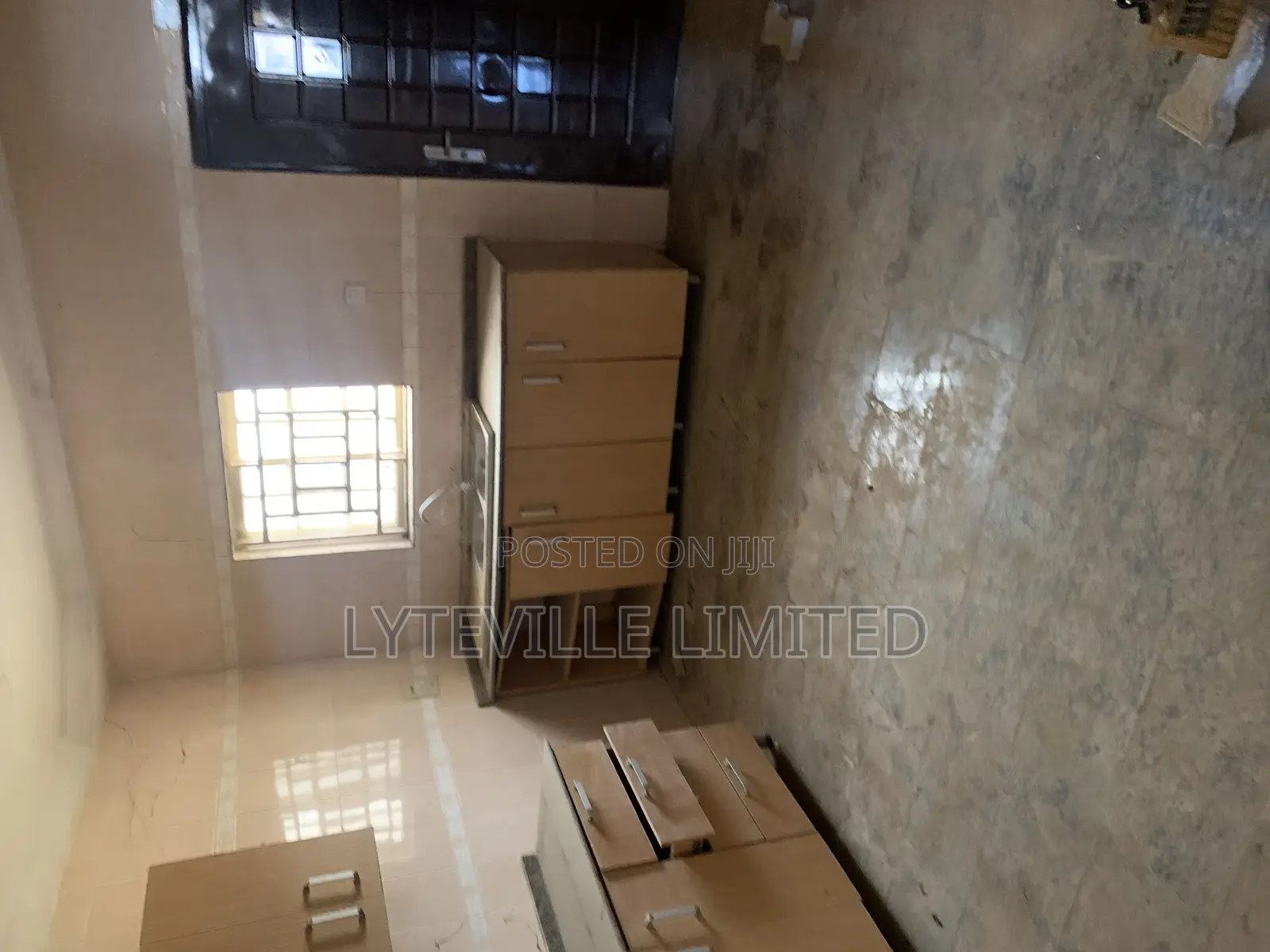5bdrm Duplex in Idu Industrial for sale