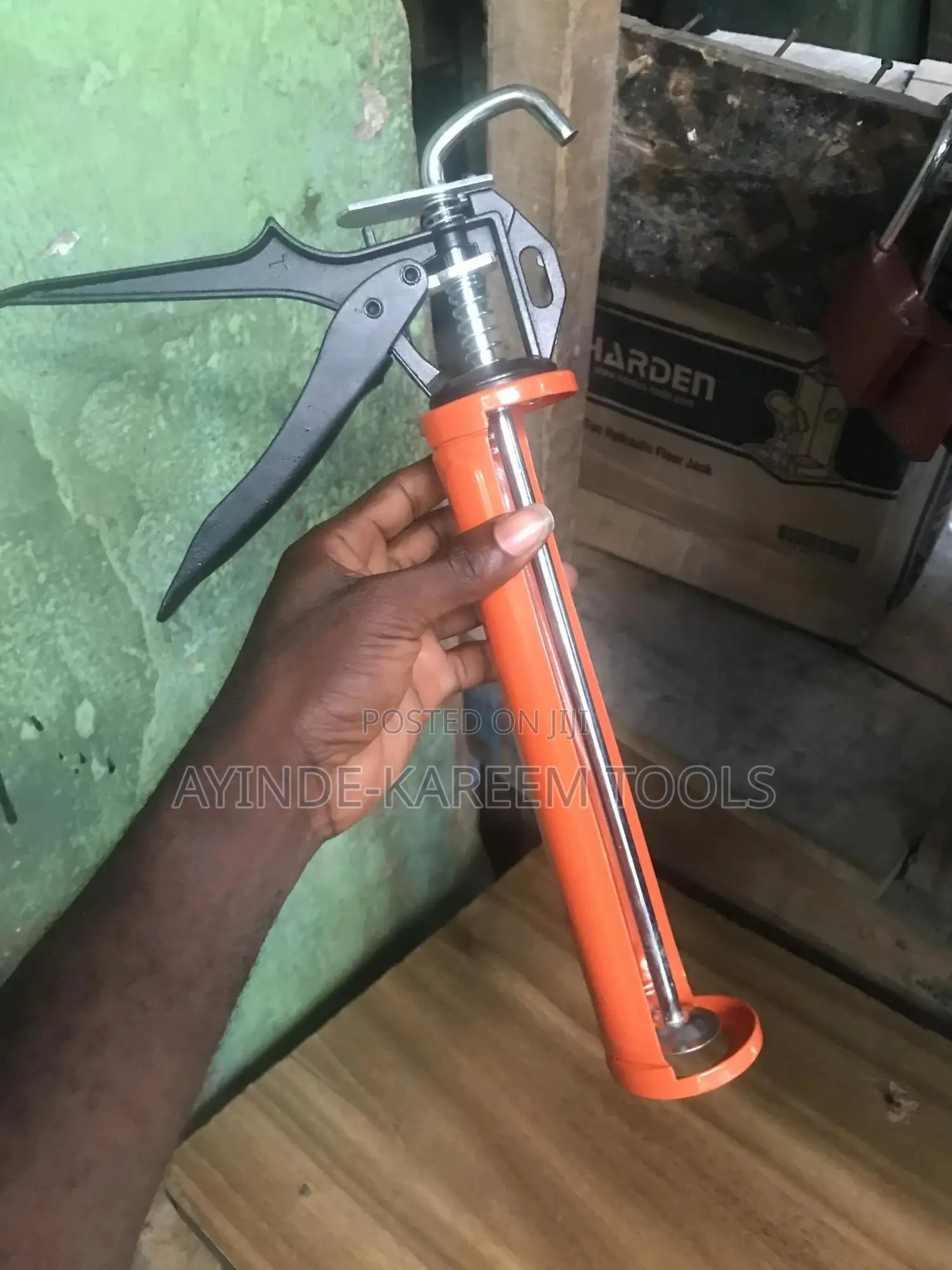 Silicone Gun or Caulking Gun for Silicone