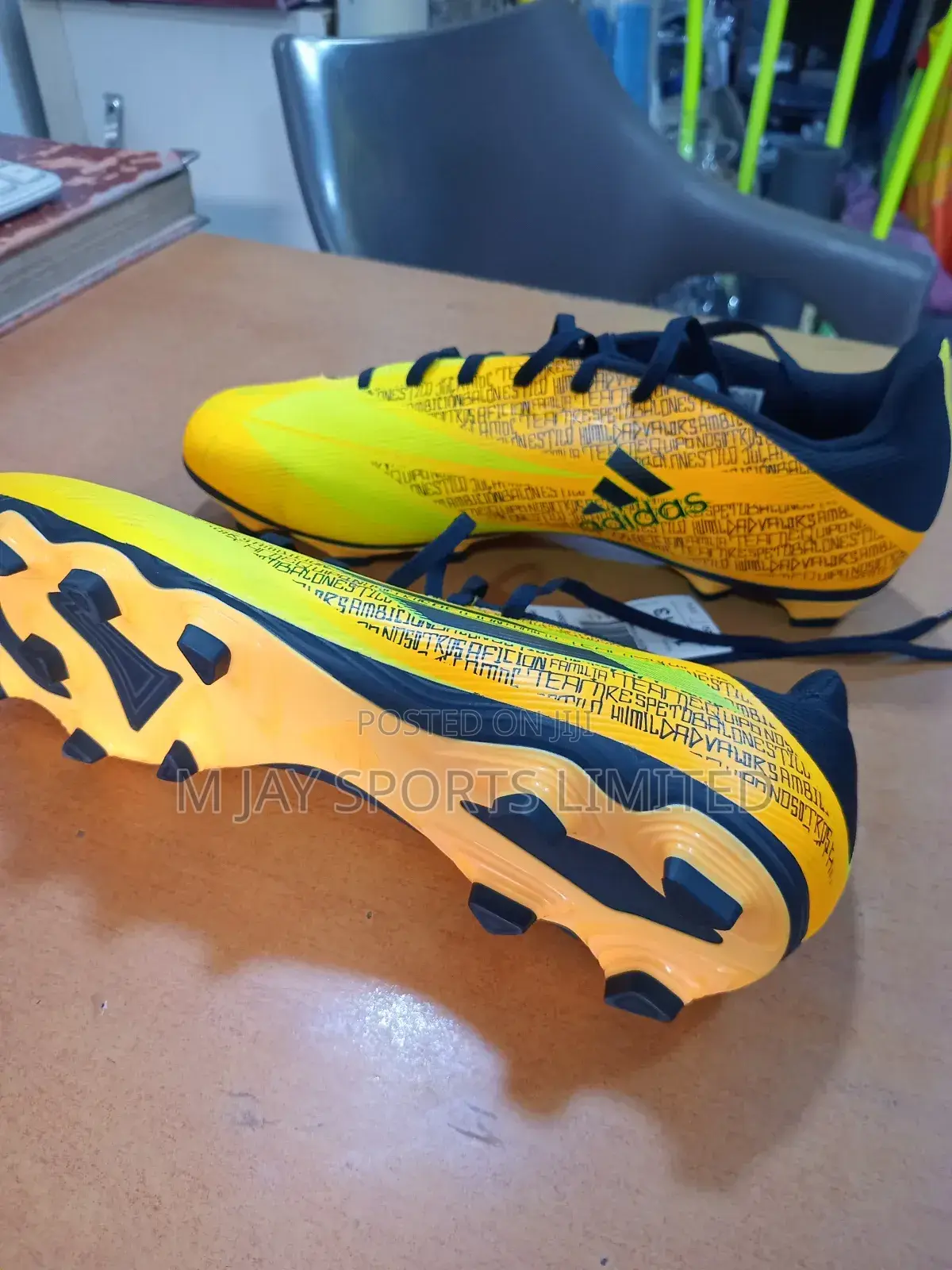 Quality Adidas Football Boot 40-46