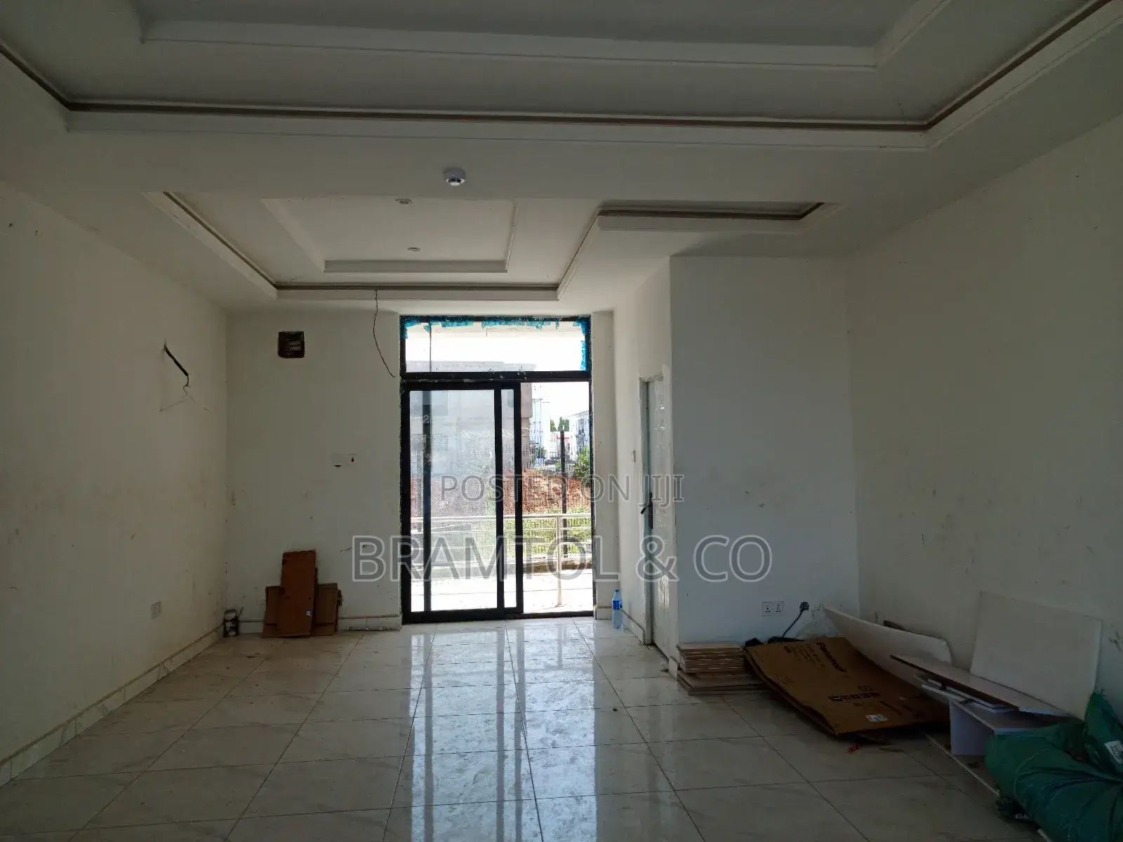 40sqm Shop by Banex Ona Ground Floor