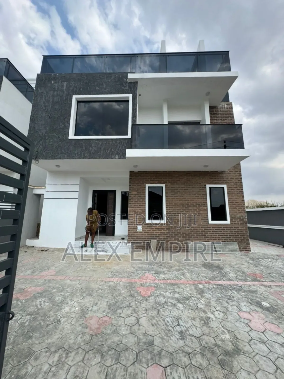 5bdrm Duplex in Ago Palace for sale