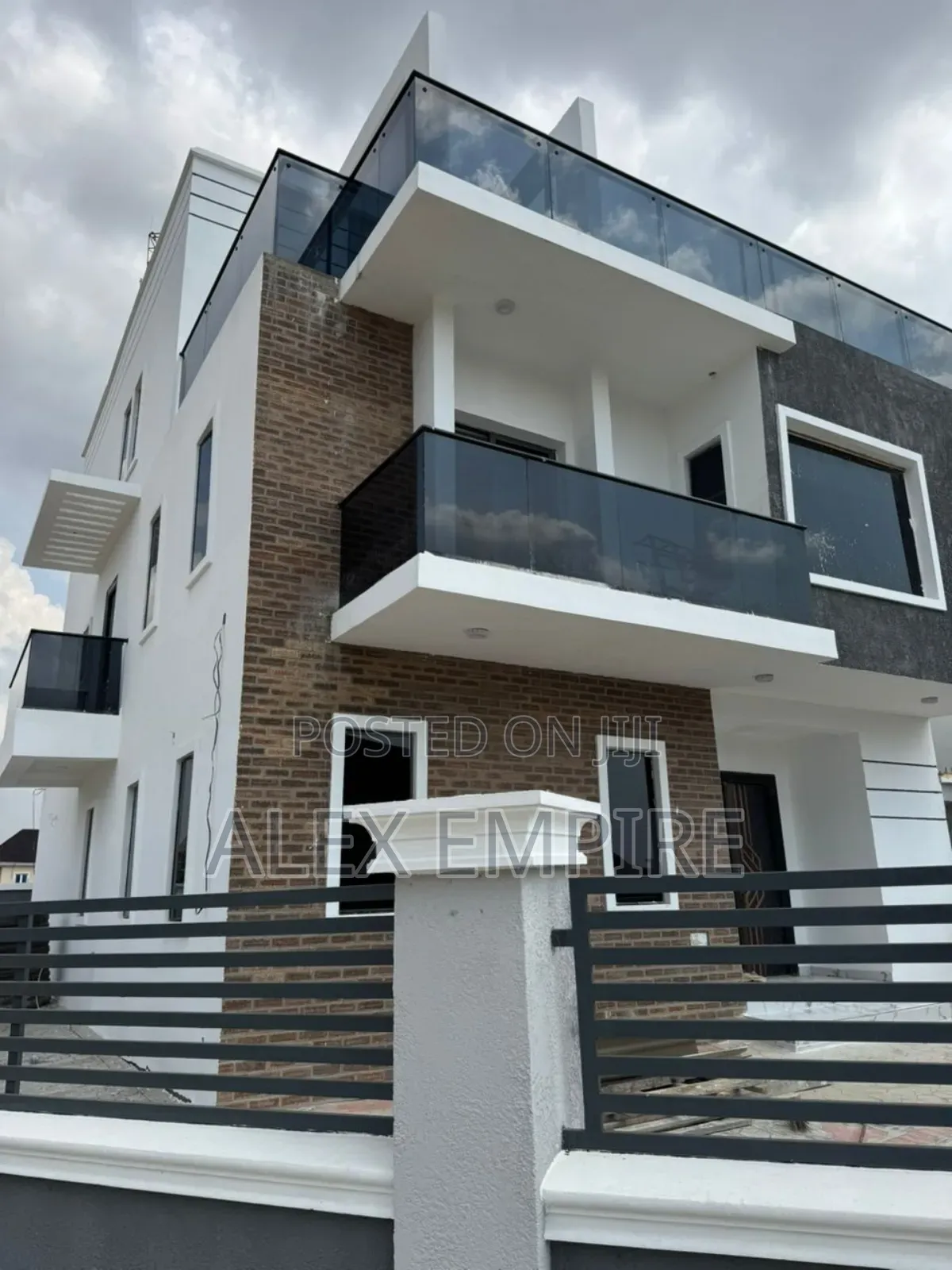5bdrm Duplex in Ago Palace for sale