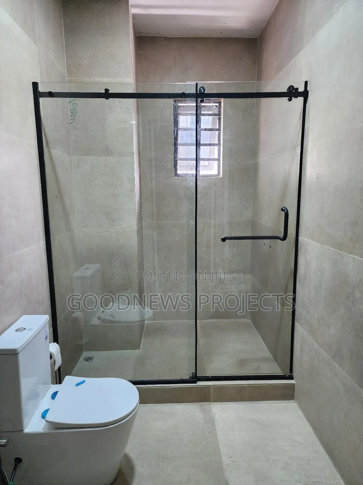 Straight Sliding Shower Glass {Black Accessories)