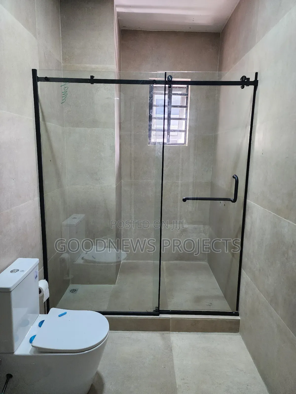 Straight Sliding Shower Glass {Black Accessories)