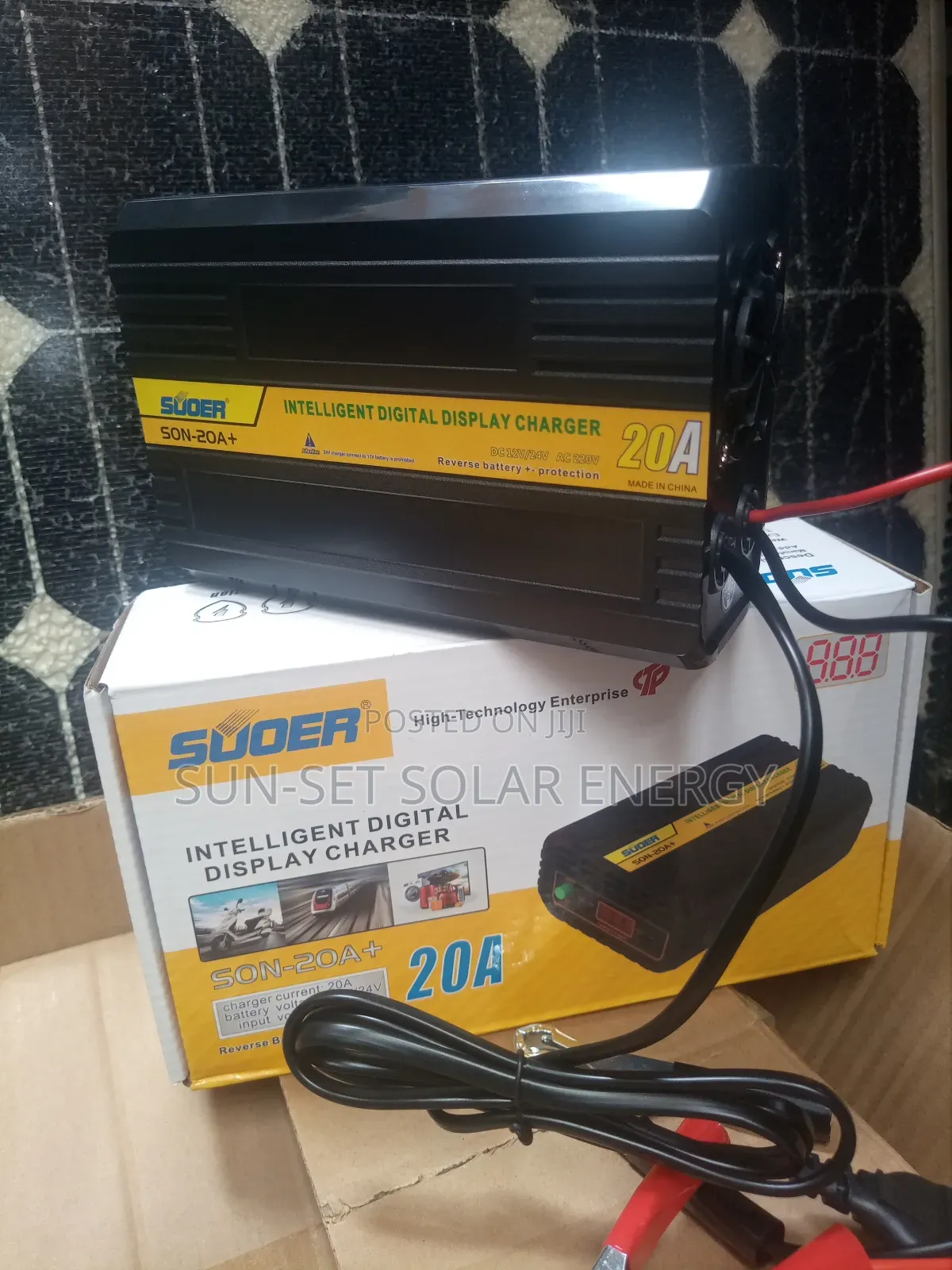 SUOER Battery Charger 20ah12/24v.