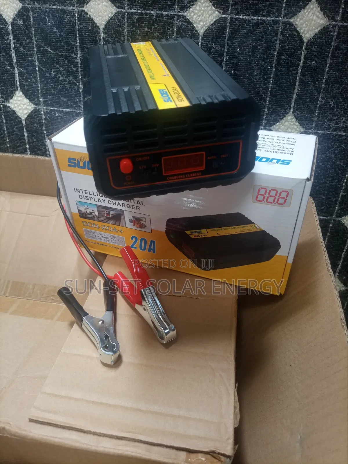 SUOER Battery Charger 20ah12/24v.