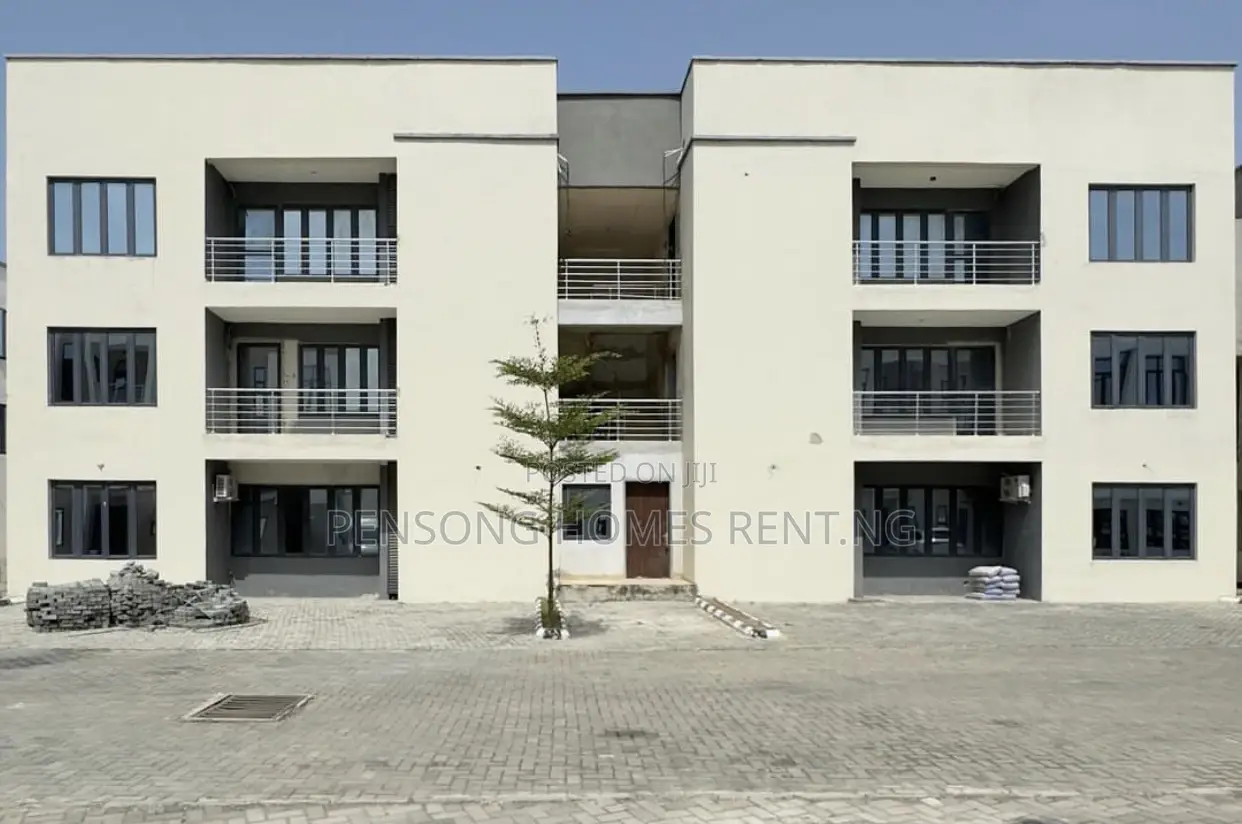 3bdrm Apartment in Osapa, Lekki for rent