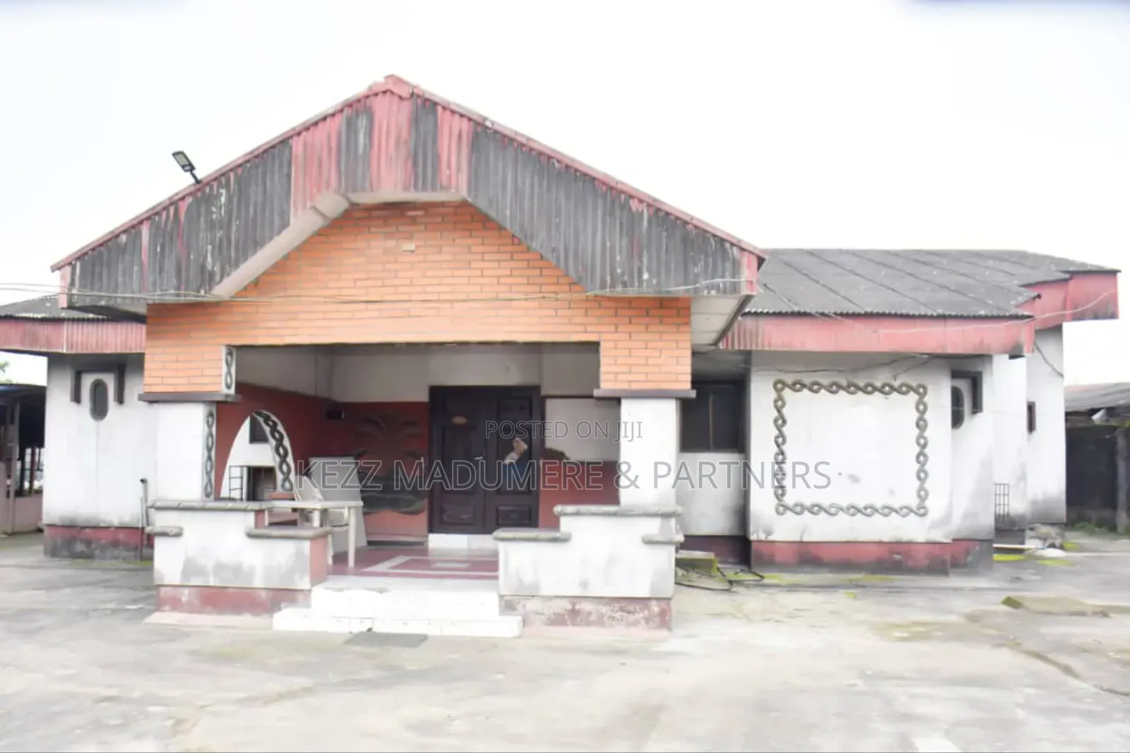 6bdrm Bungalow in Near Girls' Sec., Port-Harcourt for sale