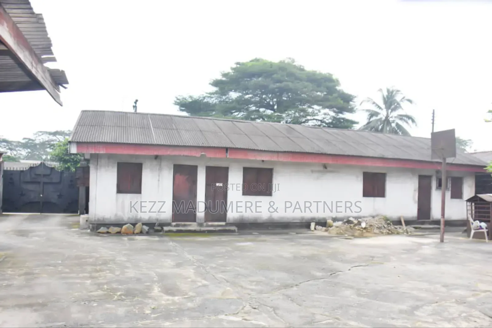 6bdrm Bungalow in Near Girls' Sec., Port-Harcourt for sale
