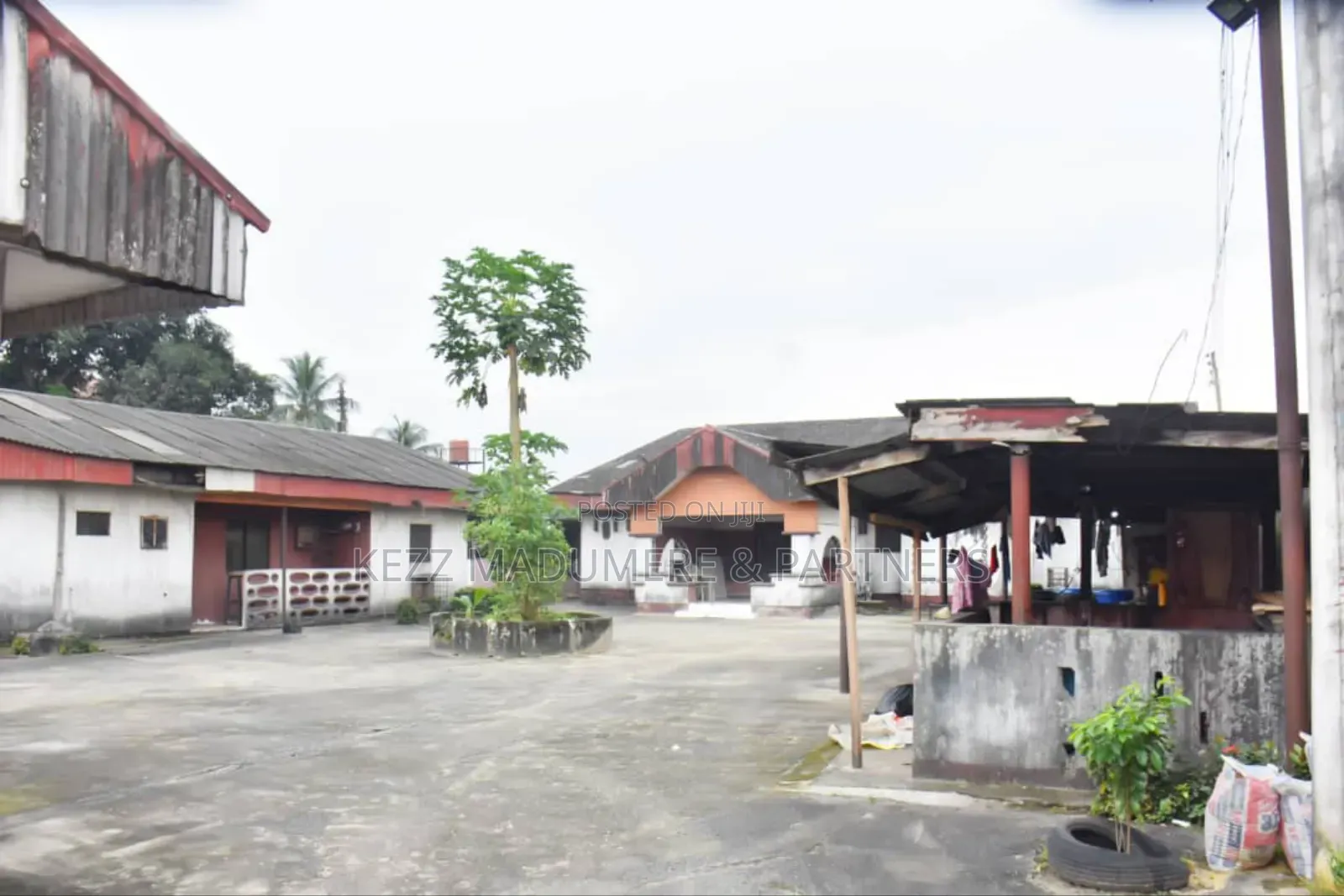 6bdrm Bungalow in Near Girls' Sec., Port-Harcourt for sale