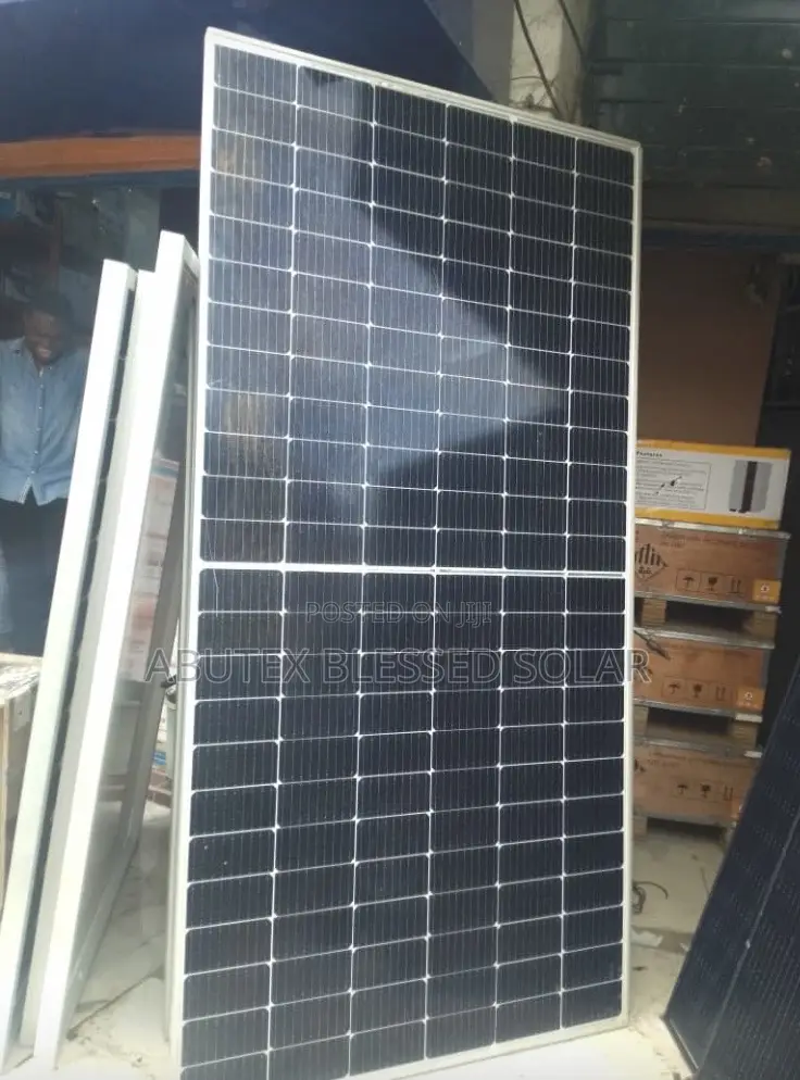 600wat Canadian Solar Panel Mono Haircut