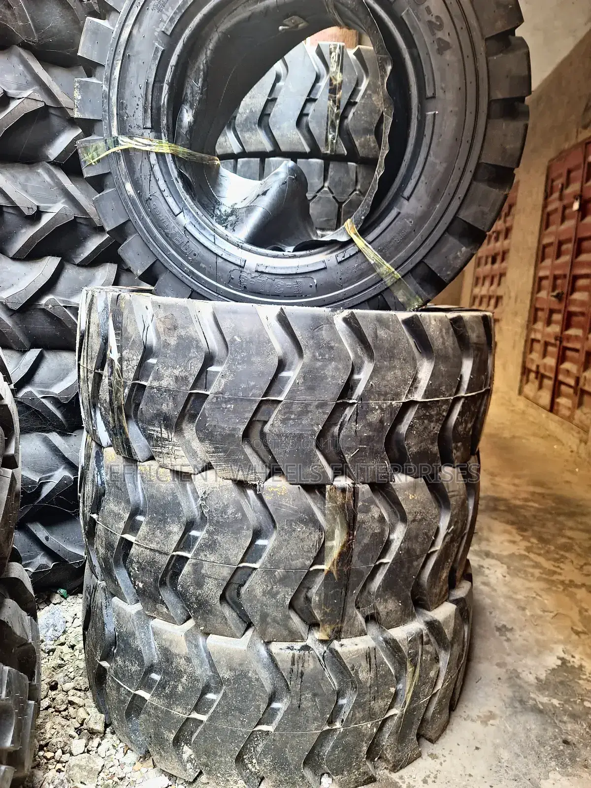 16/70-24 MAXTIRES Payloader Truck Tyres