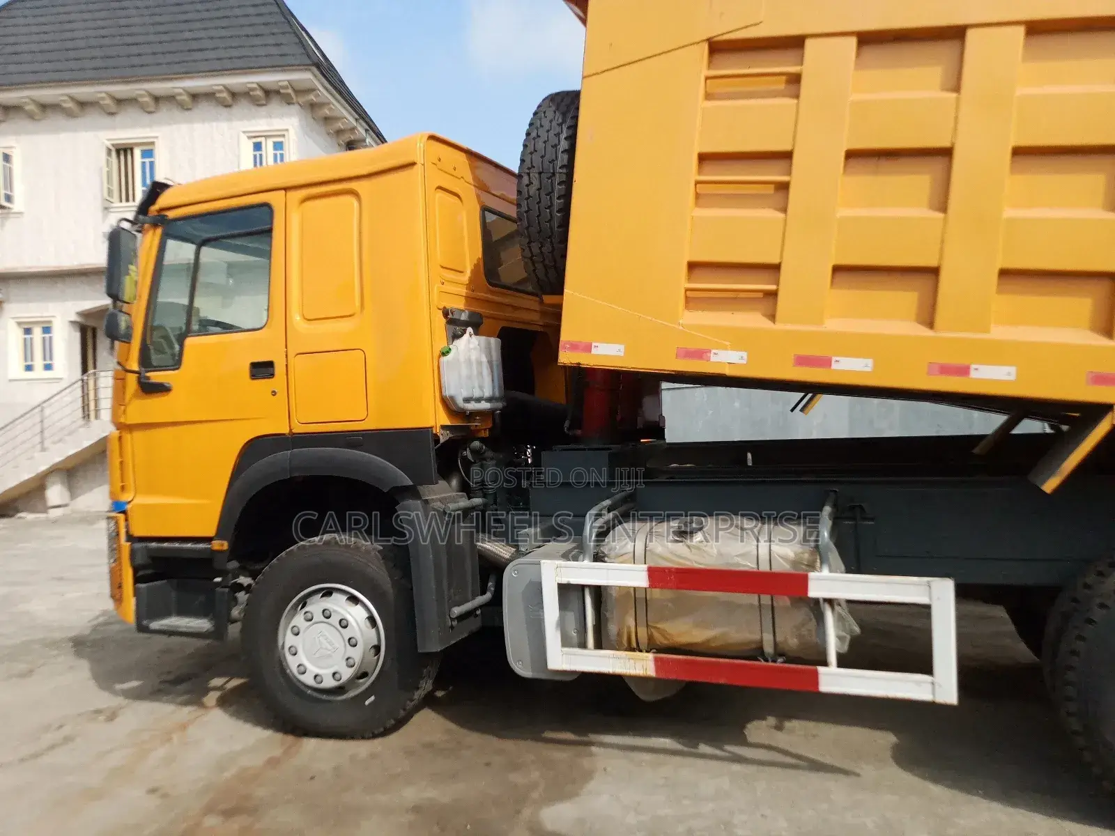 10tyres 30tons Grade 1 Tokunbo Howo Dump Truck.