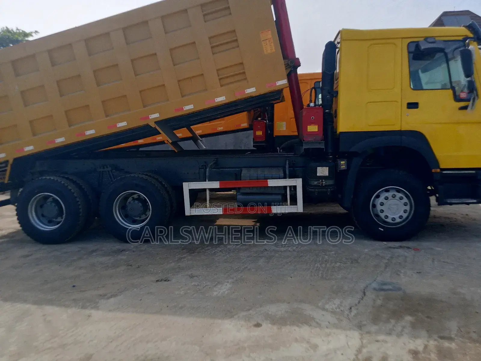 10tyres 30tons Grade 1 Tokunbo Howo Dump Truck.