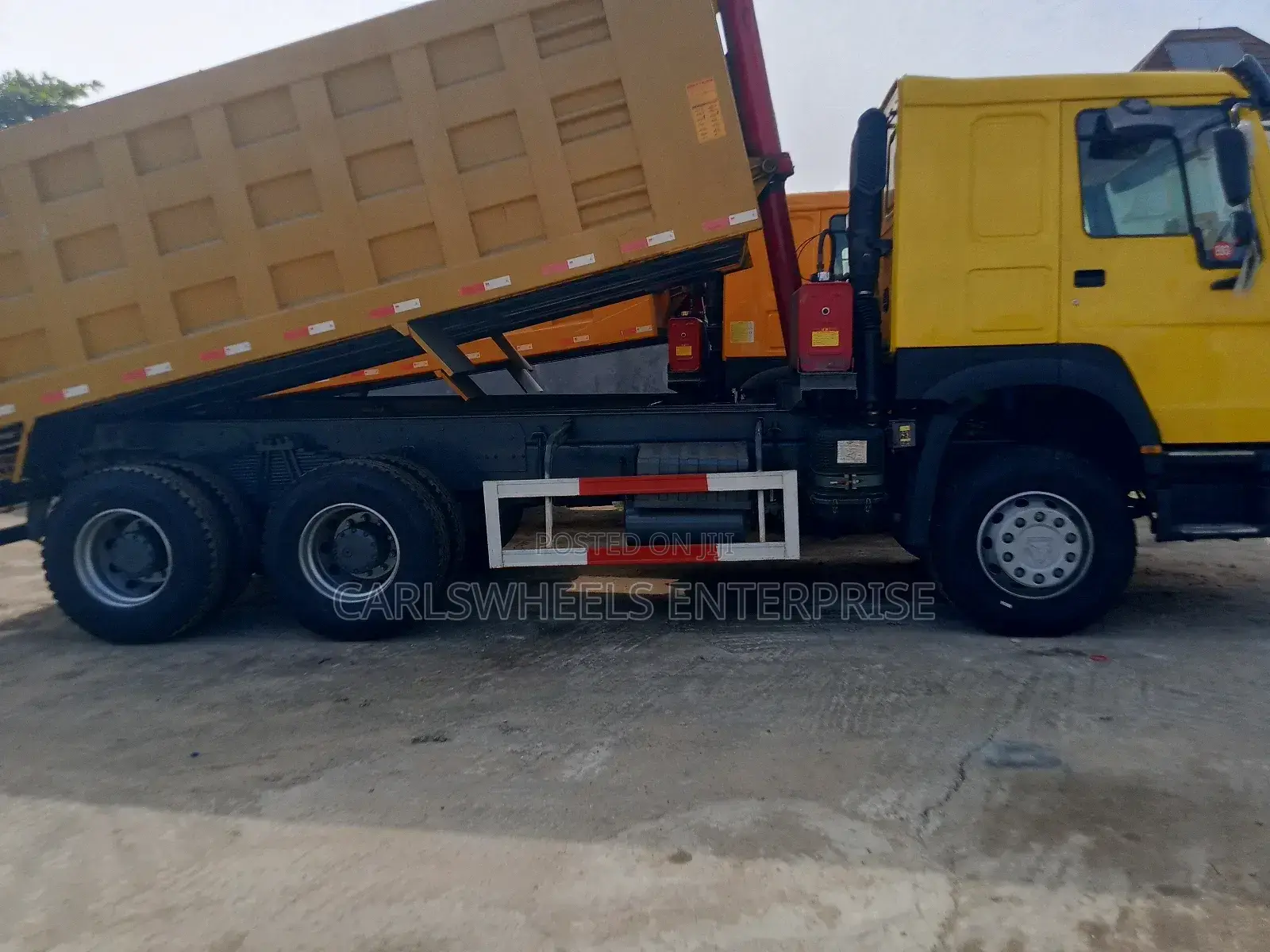 10tyres 30tons Grade 1 Tokunbo Howo Dump Truck.