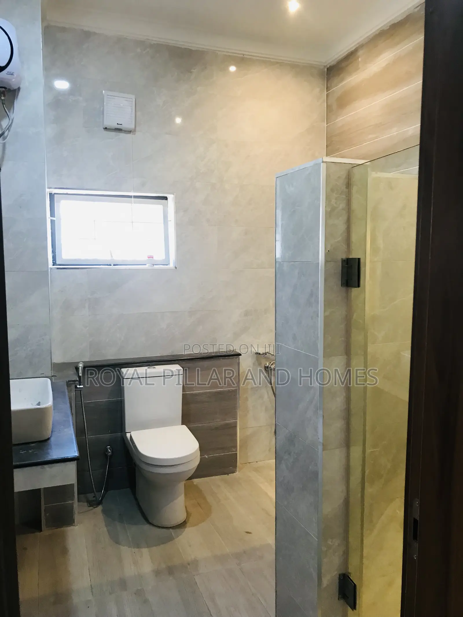5bdrm Duplex in Durumi for sale