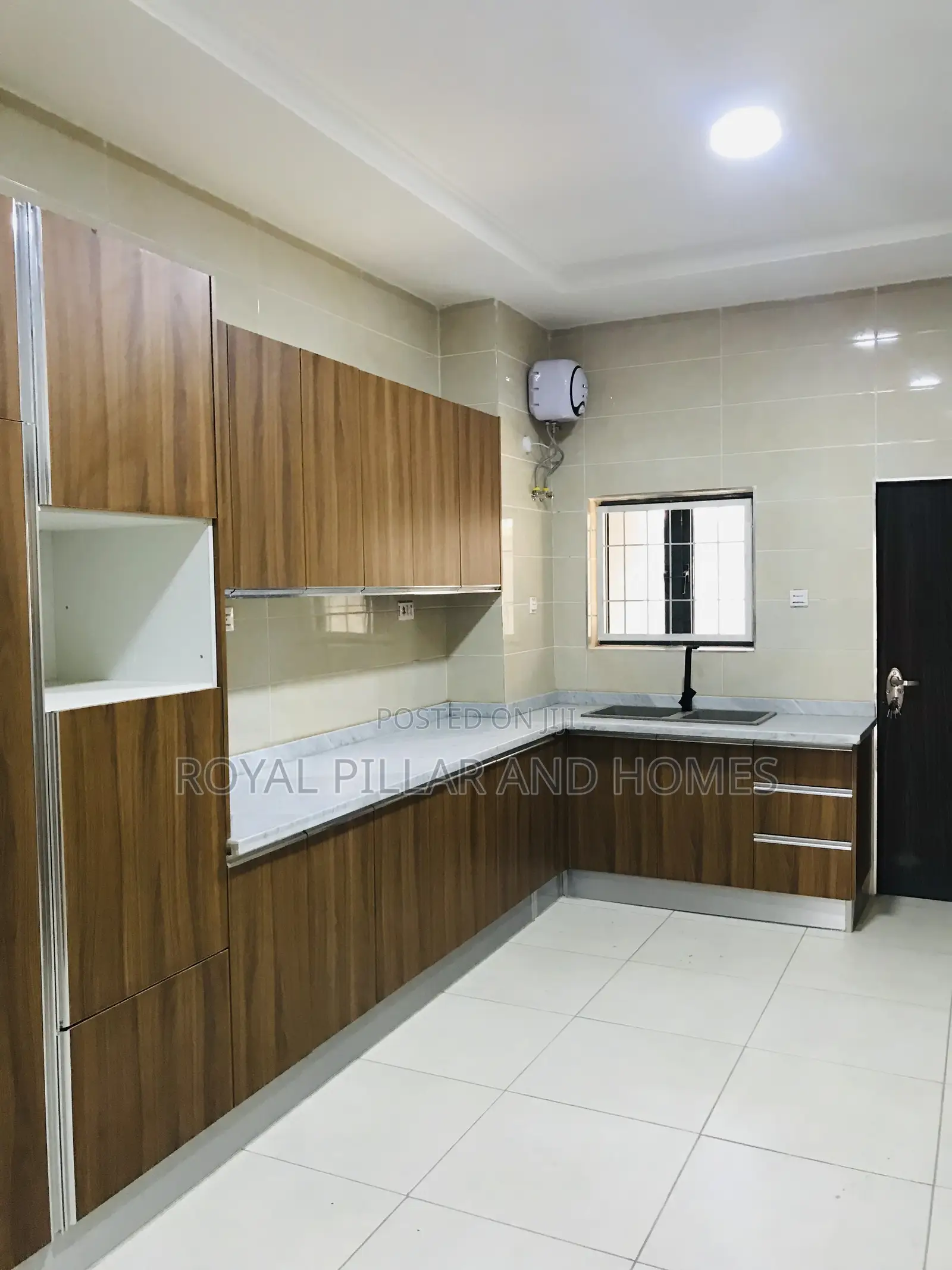 5bdrm Duplex in Durumi for sale