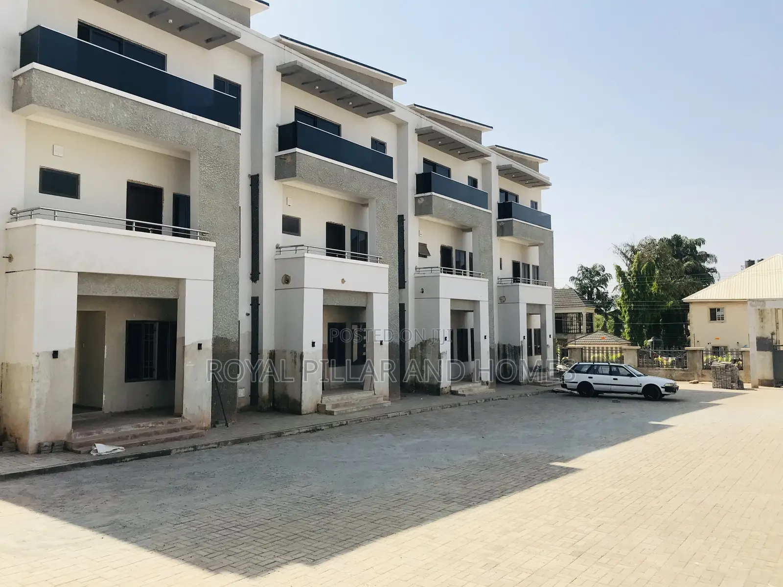 5bdrm Duplex in Durumi for sale